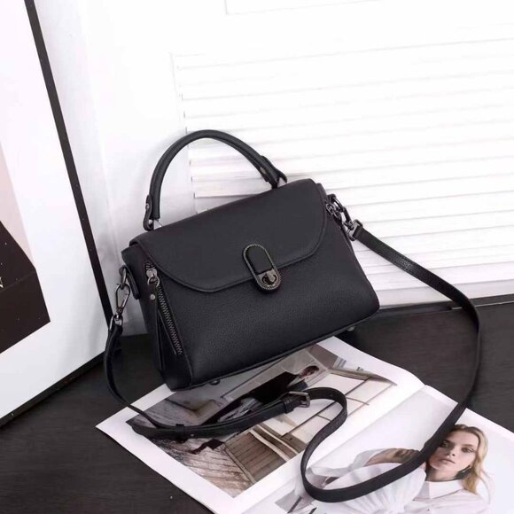 “Eleganza” — Leather Bag for a Modern Look - Picture 5 of 10